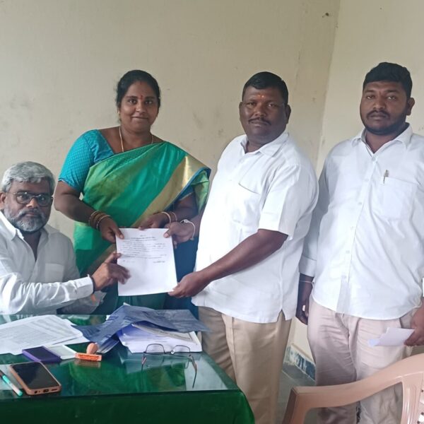 సర్పంచ్ అభ్యర్థిగా కోడూరు స్వర్ణలత శివకుమార్ గౌడు నామినేషన్